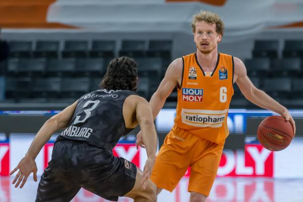 借助蒙特拉 借助蒙特拉