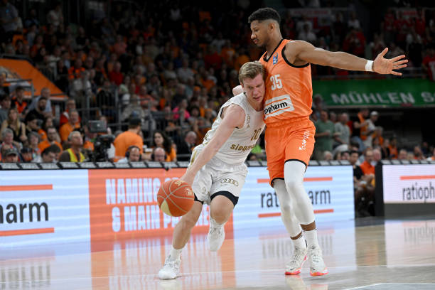 看到更多企 看到更多企